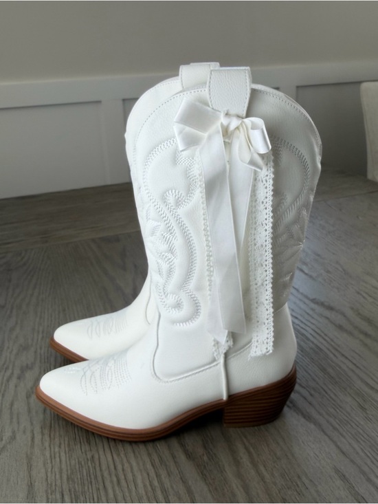 Altar'd State Shoes - Altar'd State Leila Bow Western Boots. New. Size 7.